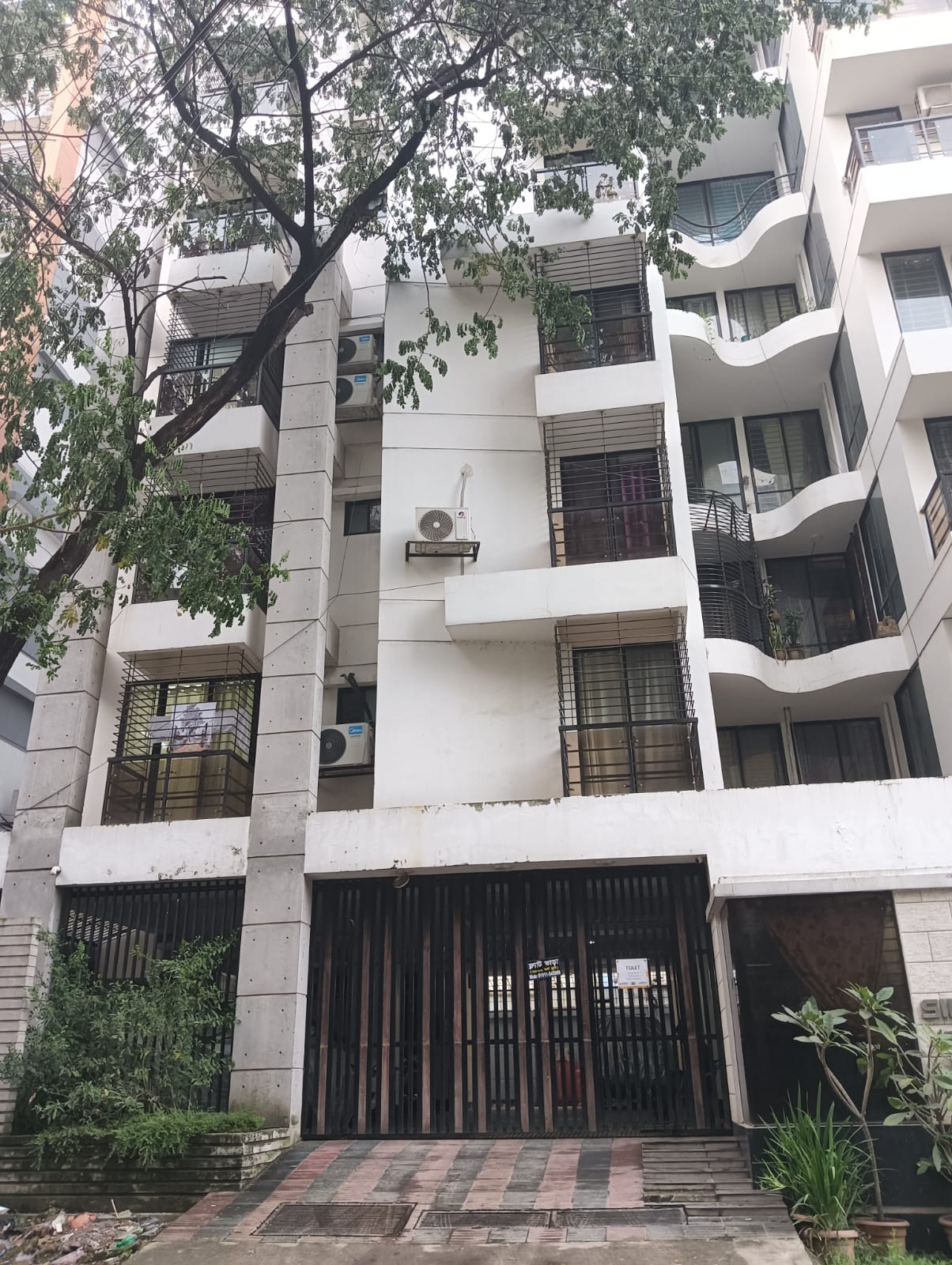 Discover the Luxury of Space -4bedroom Apartment