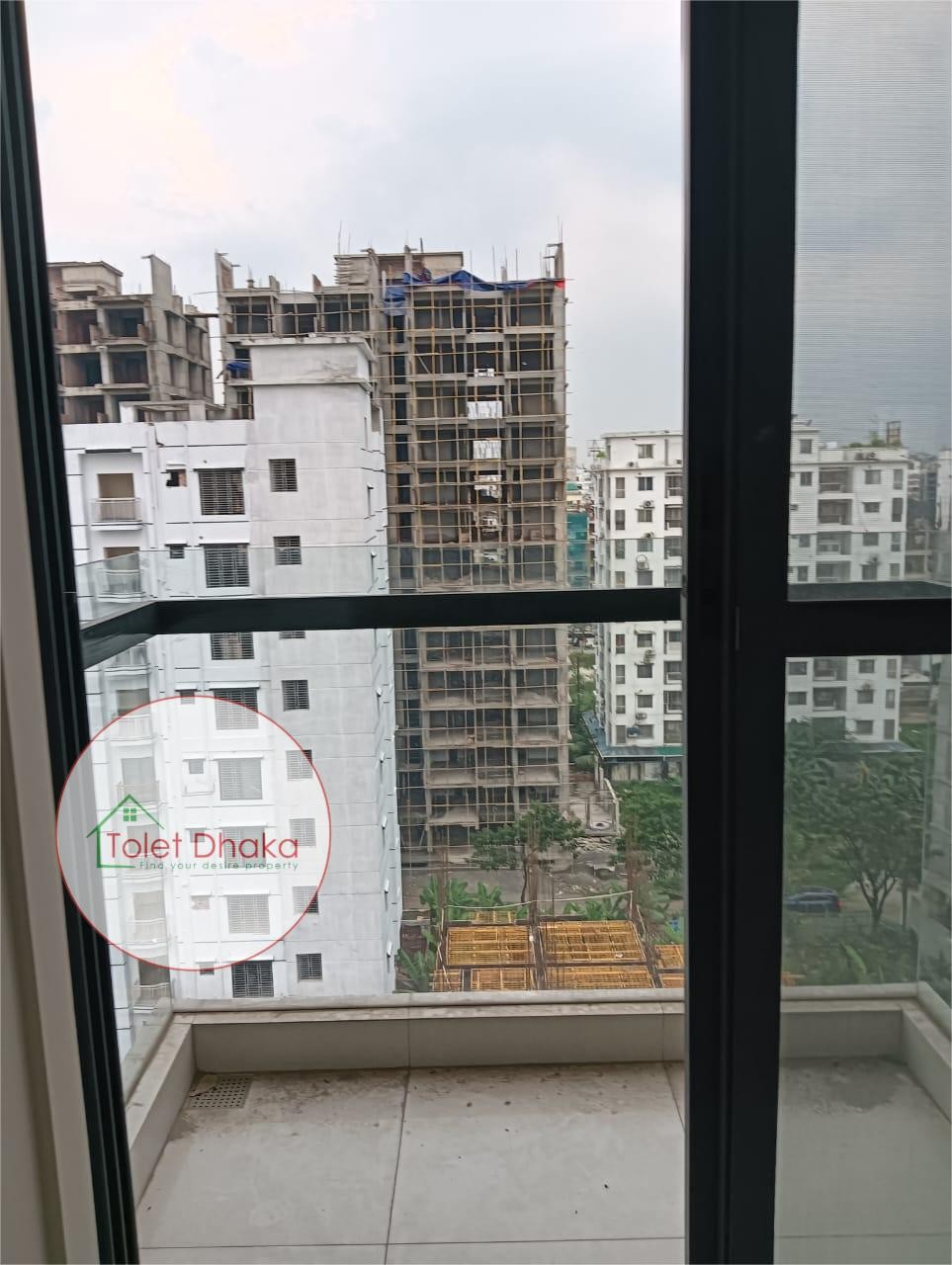 Elegant 3-Bed Flat with Balcony  – Basundhara Block J